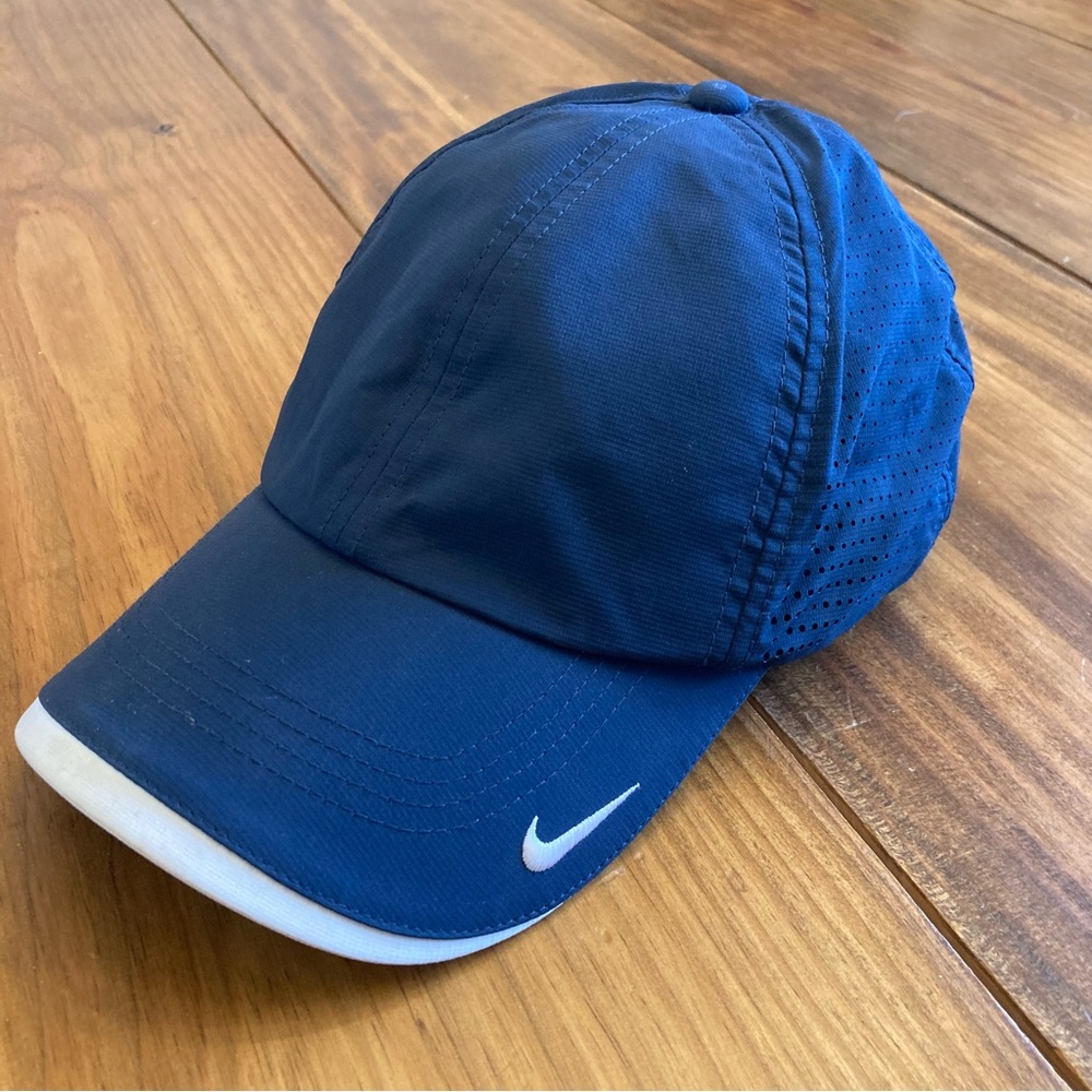 Nike Golf Adult Unisex Dri-Fit Swoosh Breathable Lightweight Hat